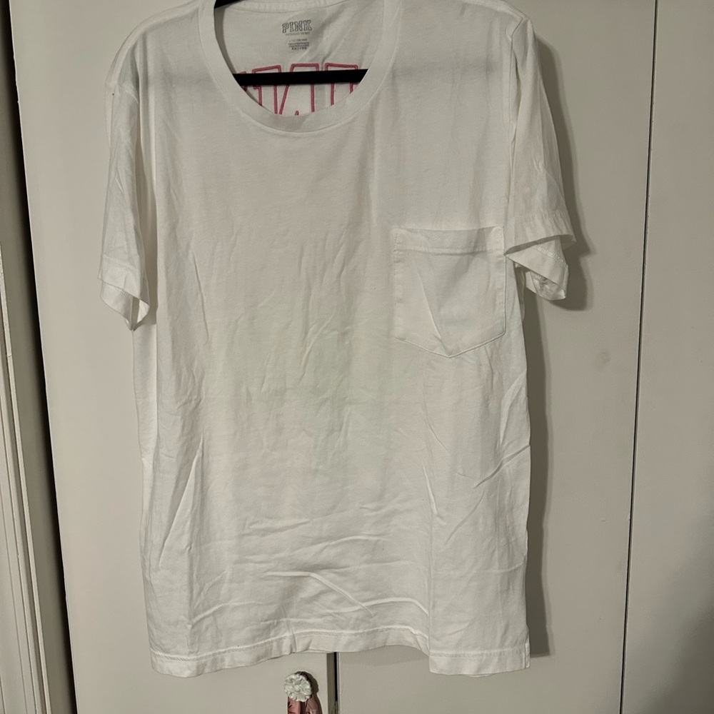 ** BRAND NEW ** PINK crew neck tshirt